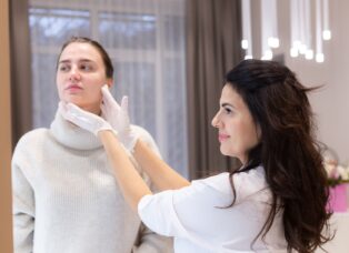 How to Treat Acne Scars & Pigmentation Effectively